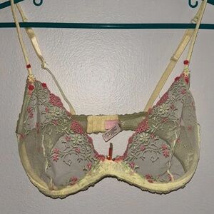 Vintage Victoria’s Secret floral embroidered mesh bra